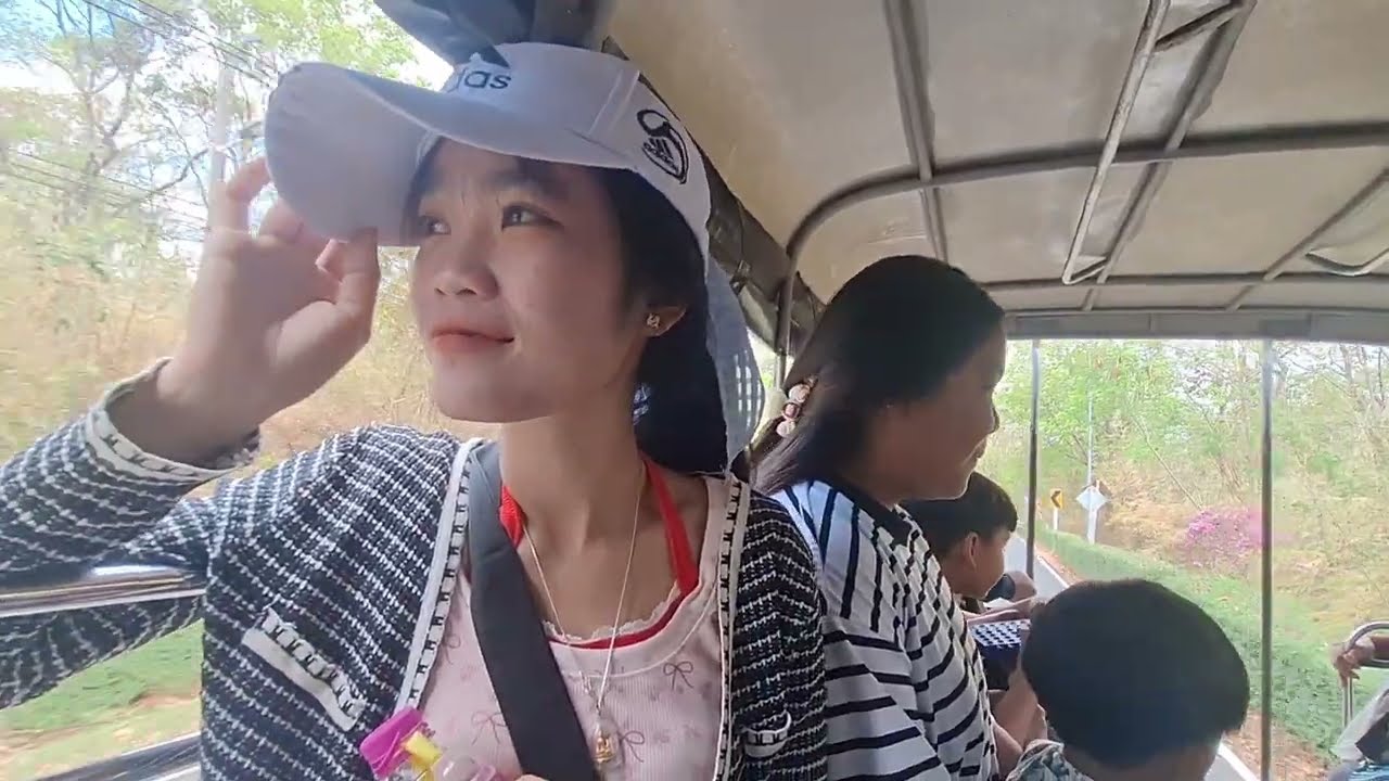 ขี่รถขึ้นภู🇱🇦🇹🇭สาวลาวเที่ยวไทย