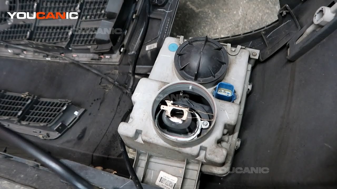 2005-2011 Cadillac STS - Fog Light Bulb Replacement