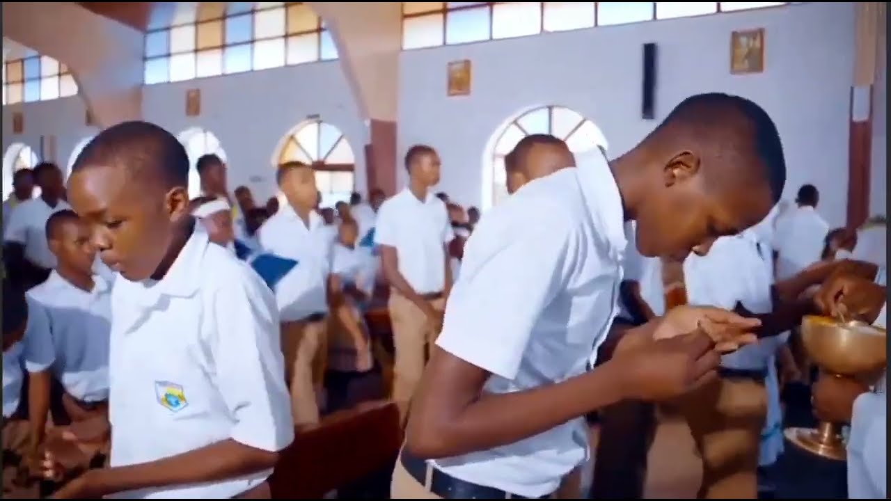 TURAGUSENGA MWAMI WATWIHAYE Performed by Pueri Cantores Rushaki / organists:DieudonneMure & ChrisPro