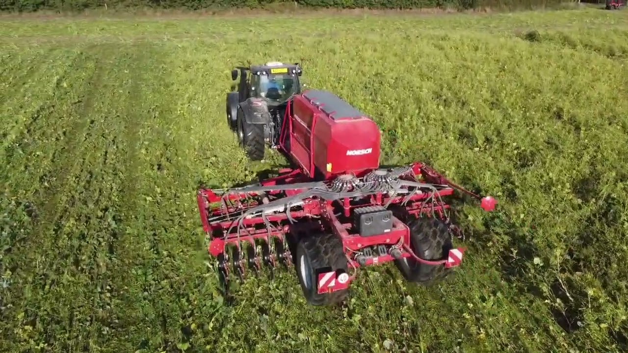 29-9-22 Bupton Farm. Drilling into a massive cover crop with Valtra and Horsch Avatar.
