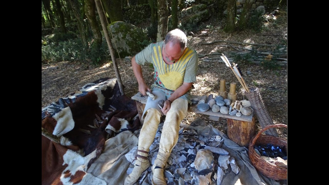 Vincent Lascour - association Chalcophore - d&eacute;bitage laminaire du silex