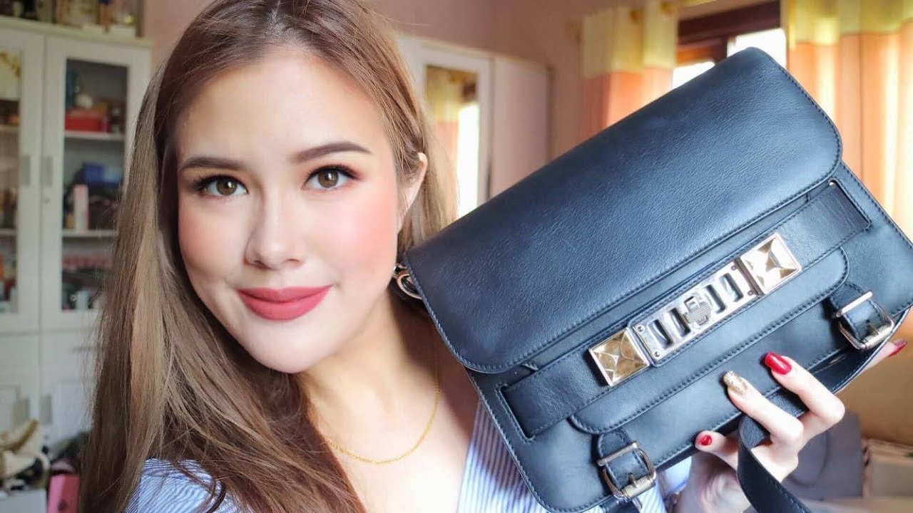 อะไรอยู่ในกระเป๋าลิลลี่!?:What's in my bag?