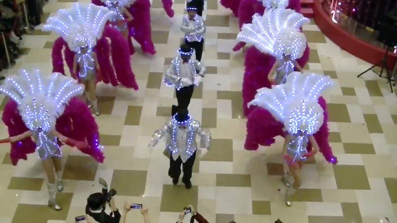 Paris By Night - Le Cabaret