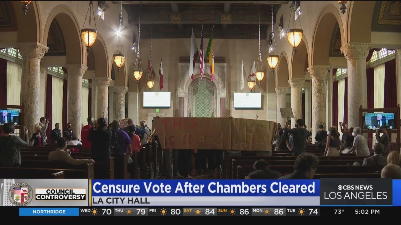 Councilmembers vote to censure Cedillo, de Le&oacute;n after City Hall chambers cleared of protestors