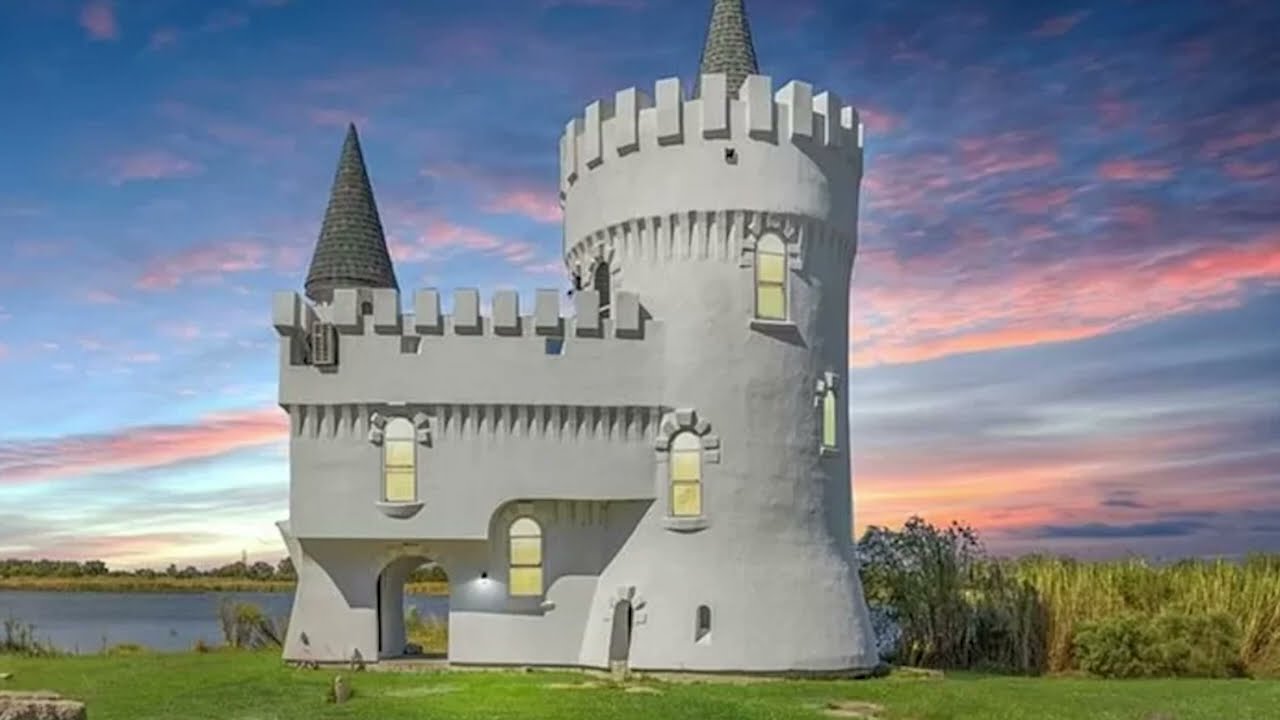 people who ran out of money building absurd homes (Zillow Gone Wild)