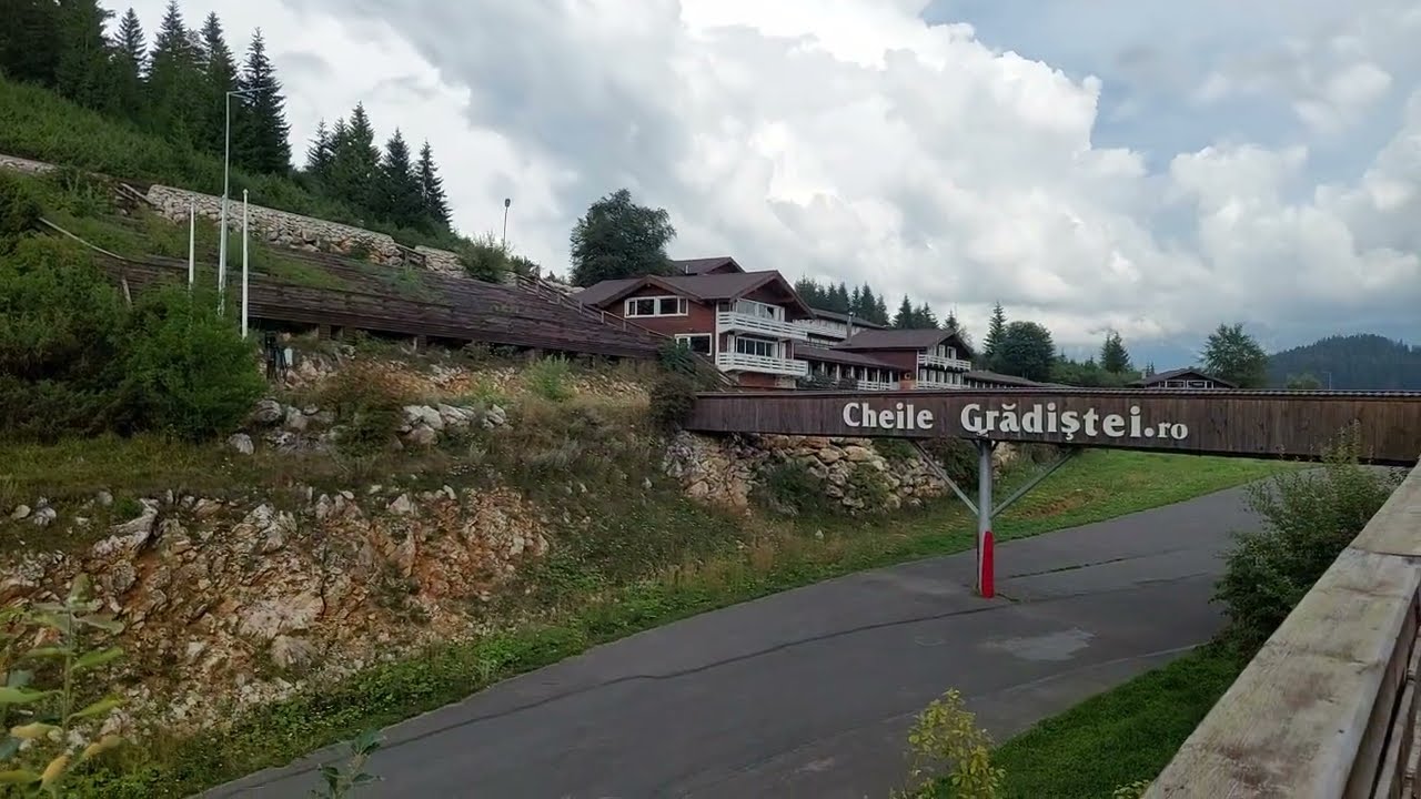 Cheile Gradistei Resort Fundata - locul de unde poti vedea Muntii Piatra Craiului si Muntii Bucegi