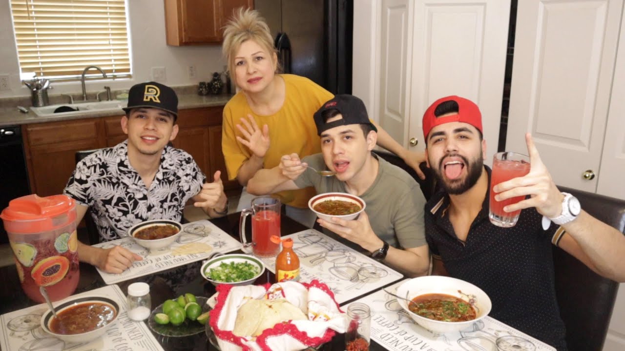 COCINANDO BIRRIA CON NUESTRA MAMÁ [PARRA VLOGS]