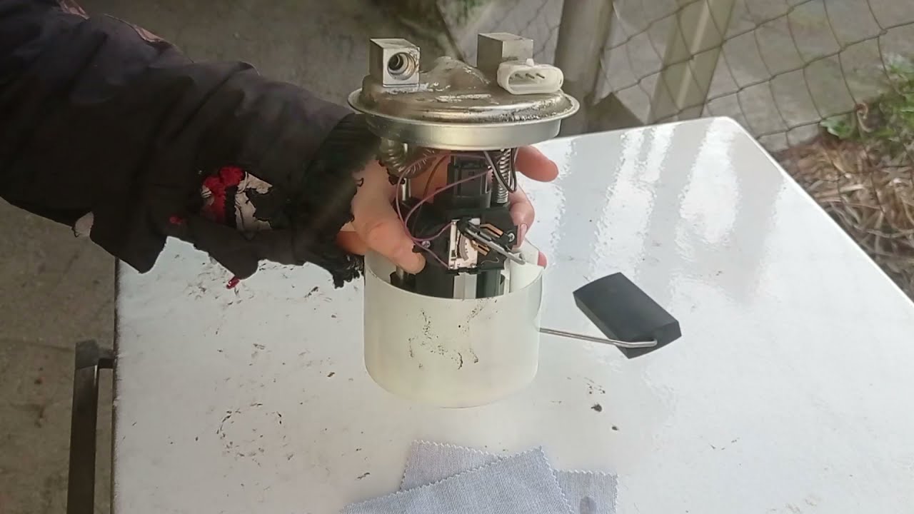Как разобрать топливный насос (бензонасос) ваз 2114 #RAZNOBOY #ВАЗ2114 #какснять