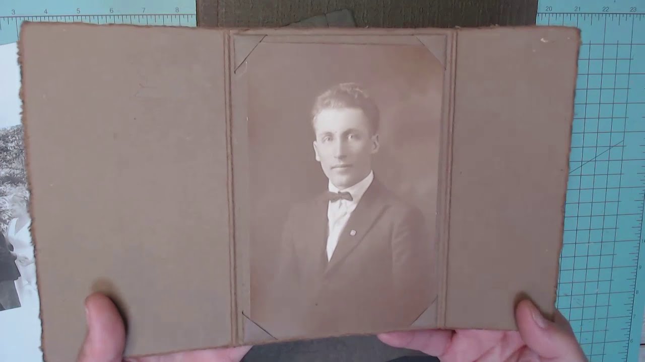 Make these little Photograph Folios for your Junk Journals or as a gift!