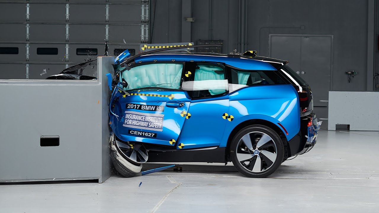 2017 BMW i3 driver-side small overlap IIHS crash test