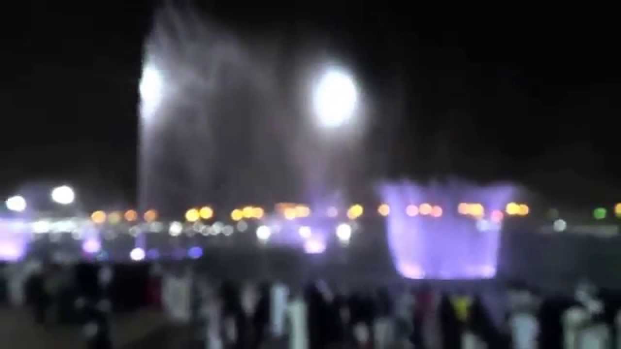 نافورة الردف التفاعليّة مع فوق هام السحب