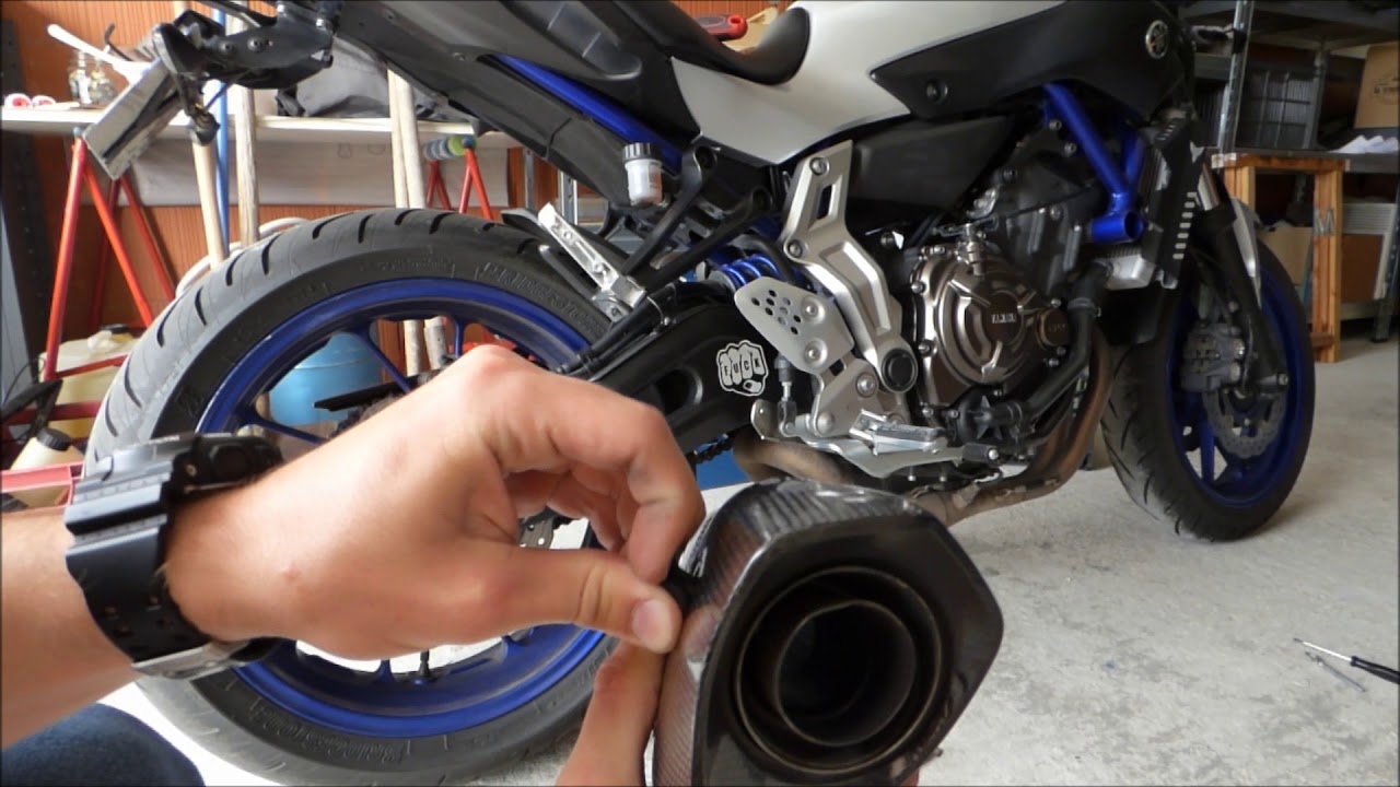 TUTO - ENLEVER LA CHICANE DU AKRAPOVIC CARBONE MT07