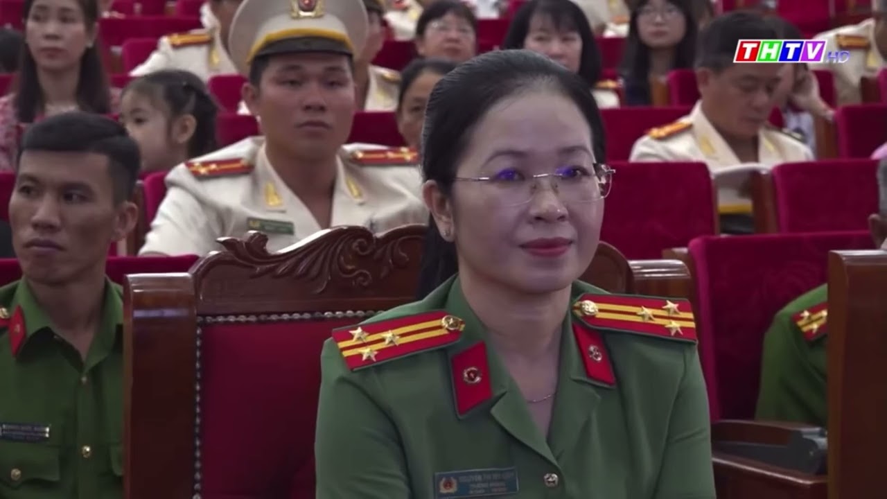 Công an Trà Vinh họp mặt tuyên dương gia đình cán bộ chiến sĩ Công an tiêu biểu 2025
