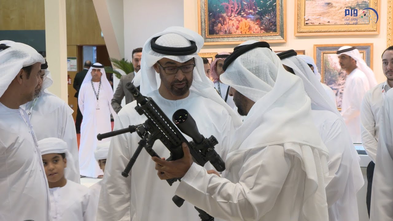 محمد بن زايد يزور معرض أبوظبي للصيد والفروسية .. ويؤكد أهمية صون التراث الإماراتي