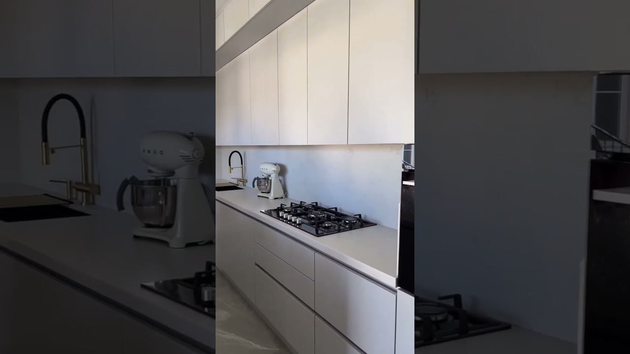Modern &uuml;slubda Mətbəx mebeli.