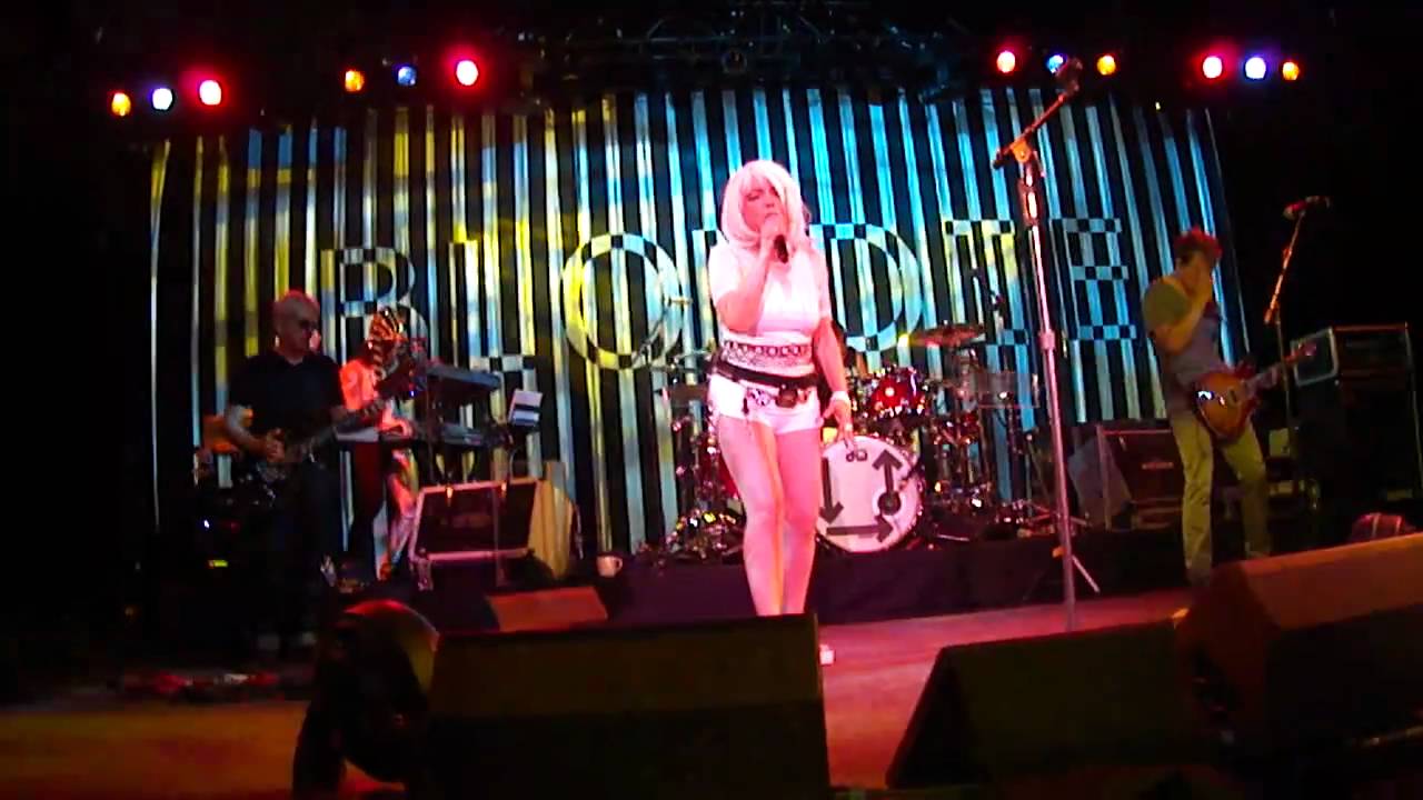 Break Your Heart (Taio Cruz Cover) - Blondie - Nokia Theater - 8/31/10