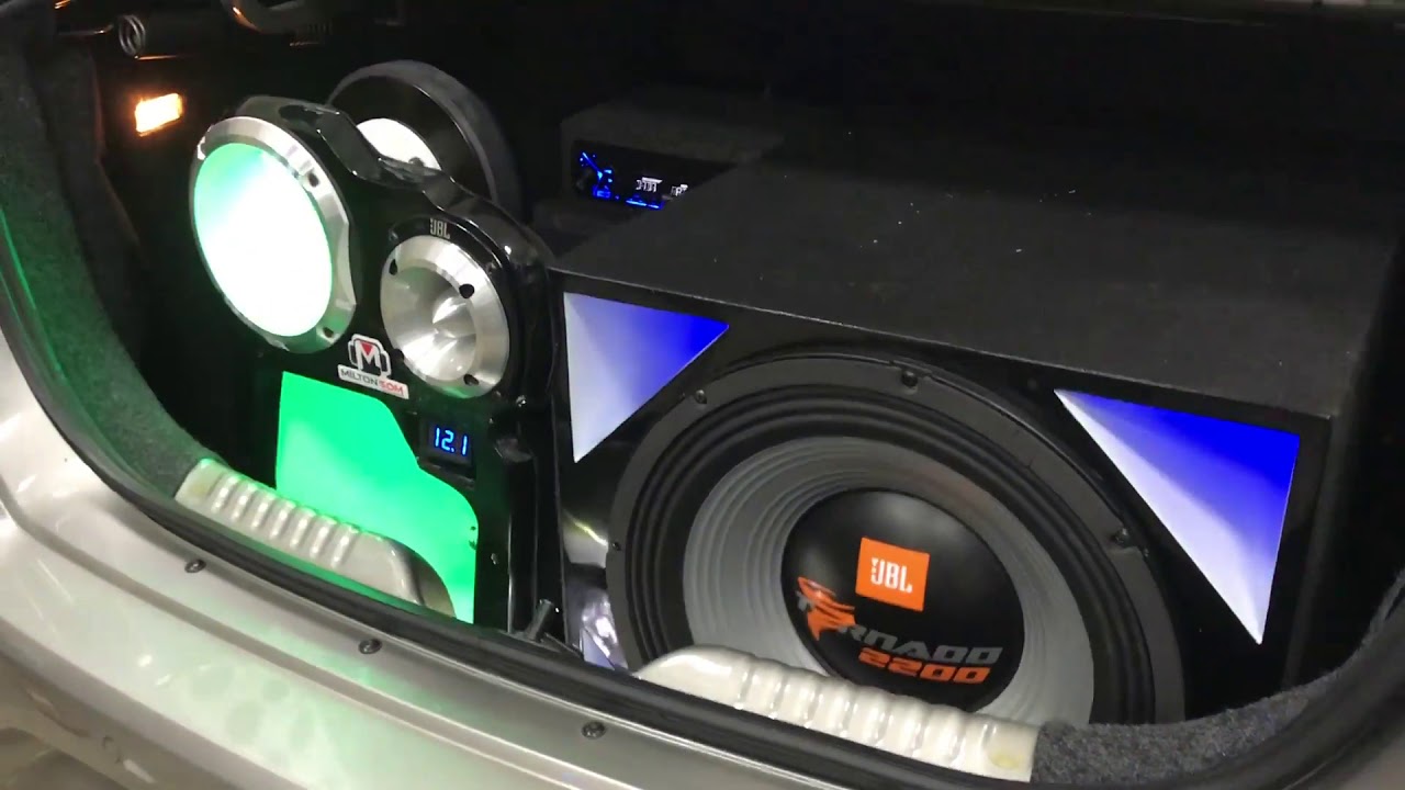 JBL TORNADO 2200 1100W RMS 15