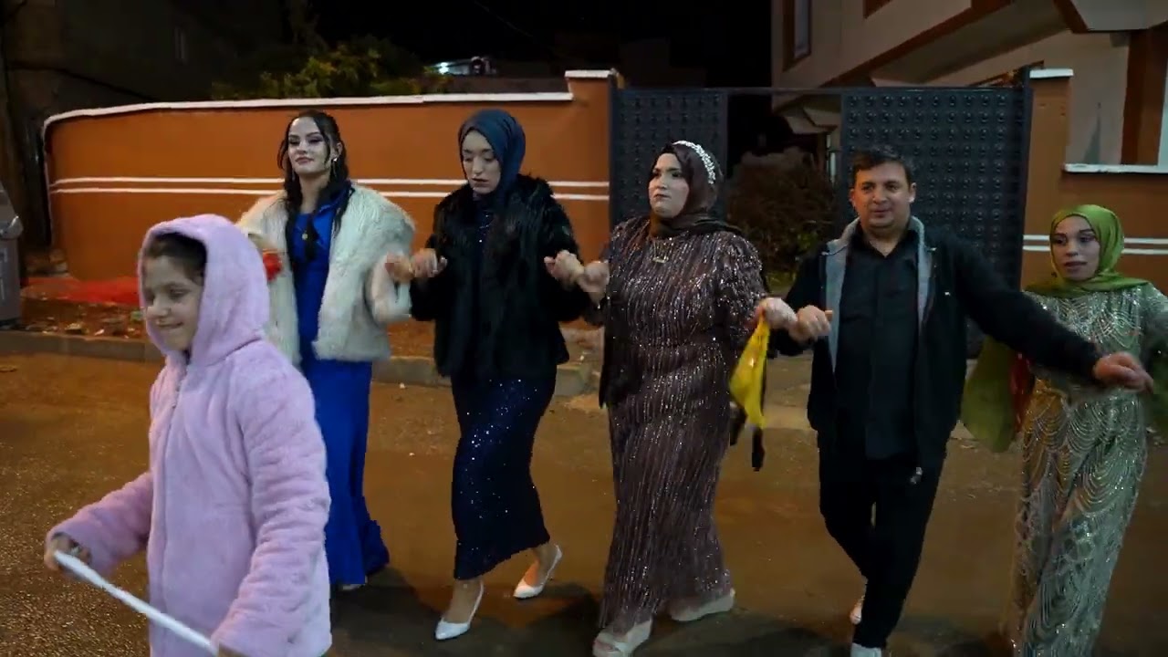 Emel ile Mehmet Çiftimizin Kına Merasimi..  -Elifli Aşık Mustafa ile İyi Sevirler Dileriz.