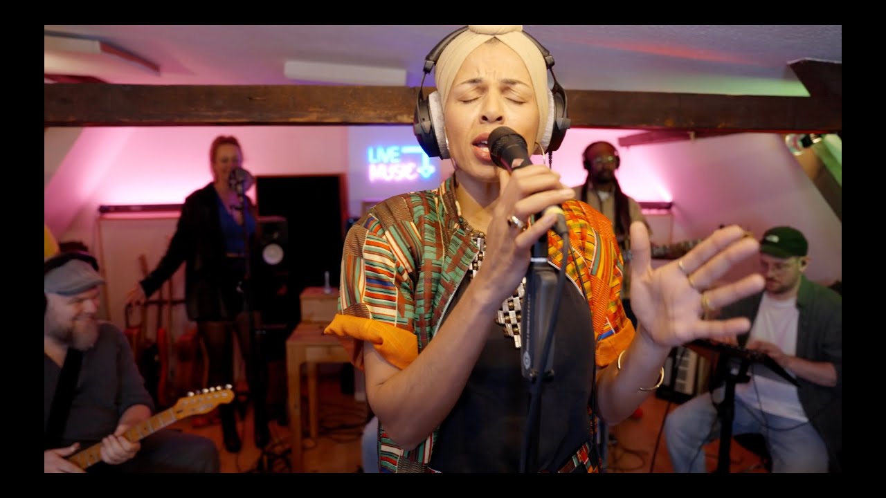 Attic Sessions feat. MAMADEE - BEAUTIFUL SOUL