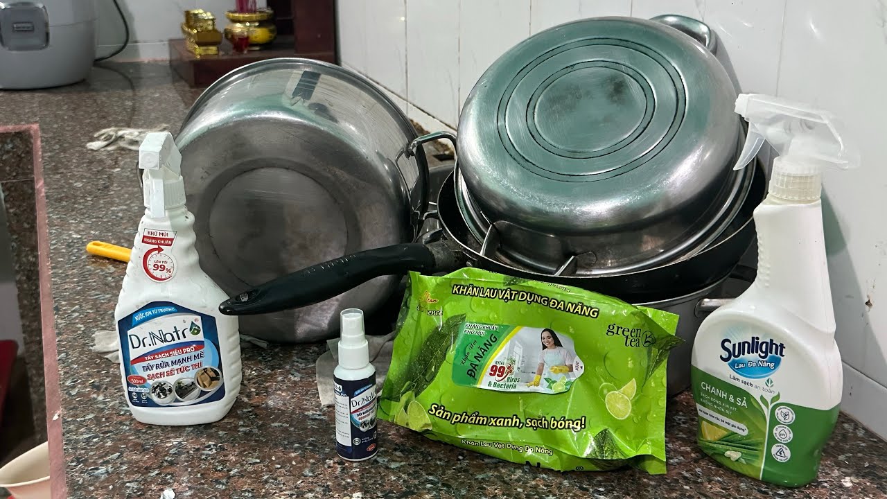 Review chai nước tẩy và miếng chà xong nồi sạch bóng trắng tinh