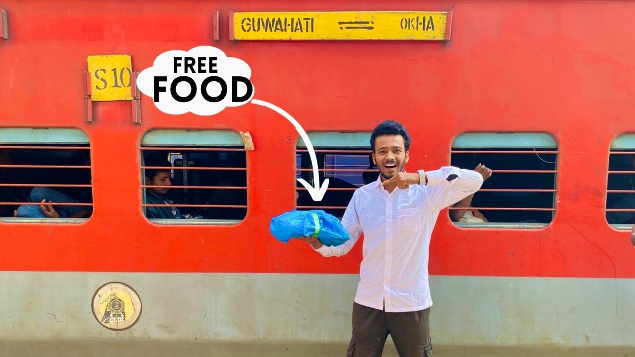 I Ordered FREE FOOD in Train😂 || Ordered Noodles on Train || RailRestro