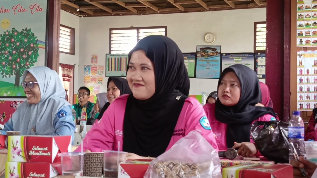Guru Model SDN 182/IX Ujung Tanjung 