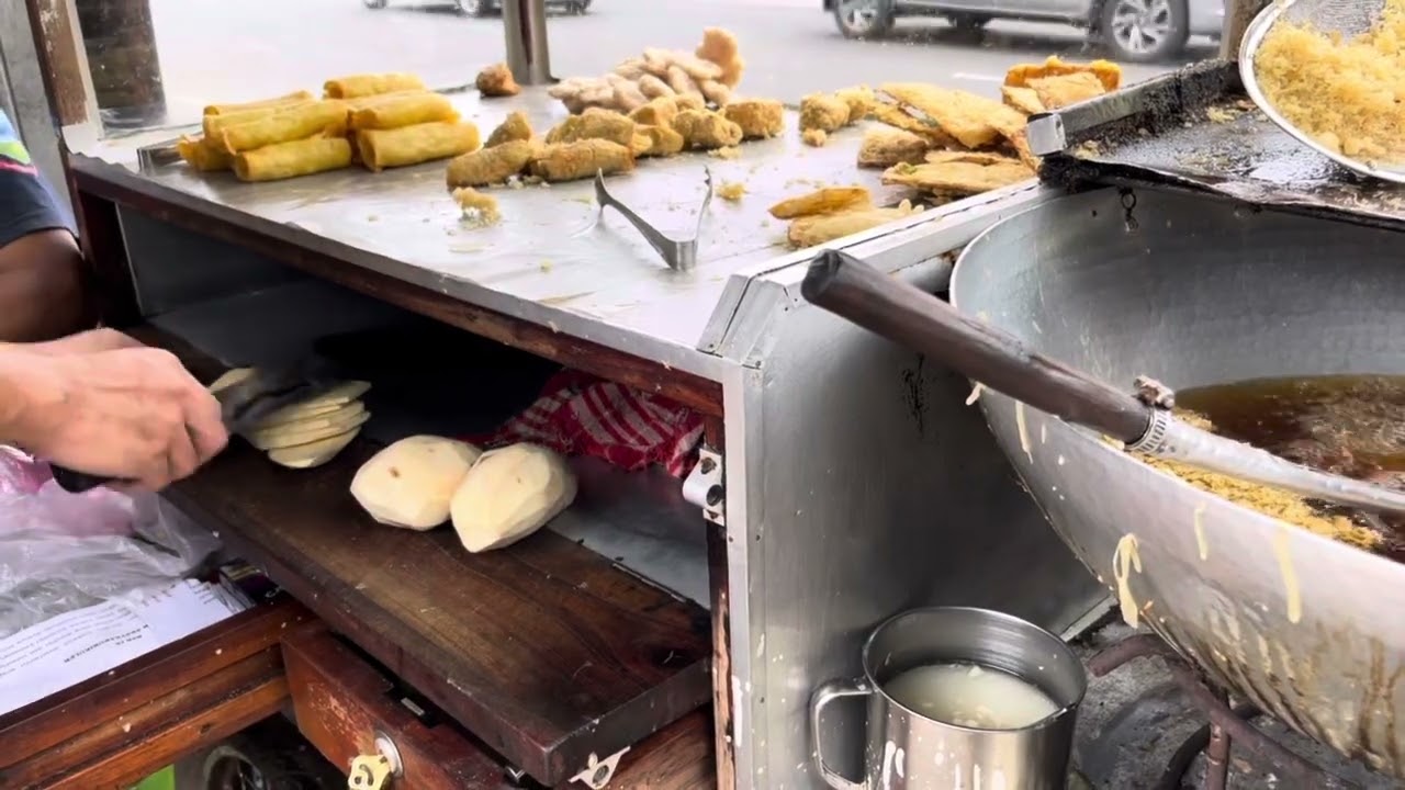 GORENGAN JALANAN RASA RESTORAN #gorengan #gorenganenak #gorengankekinian #jajanan 