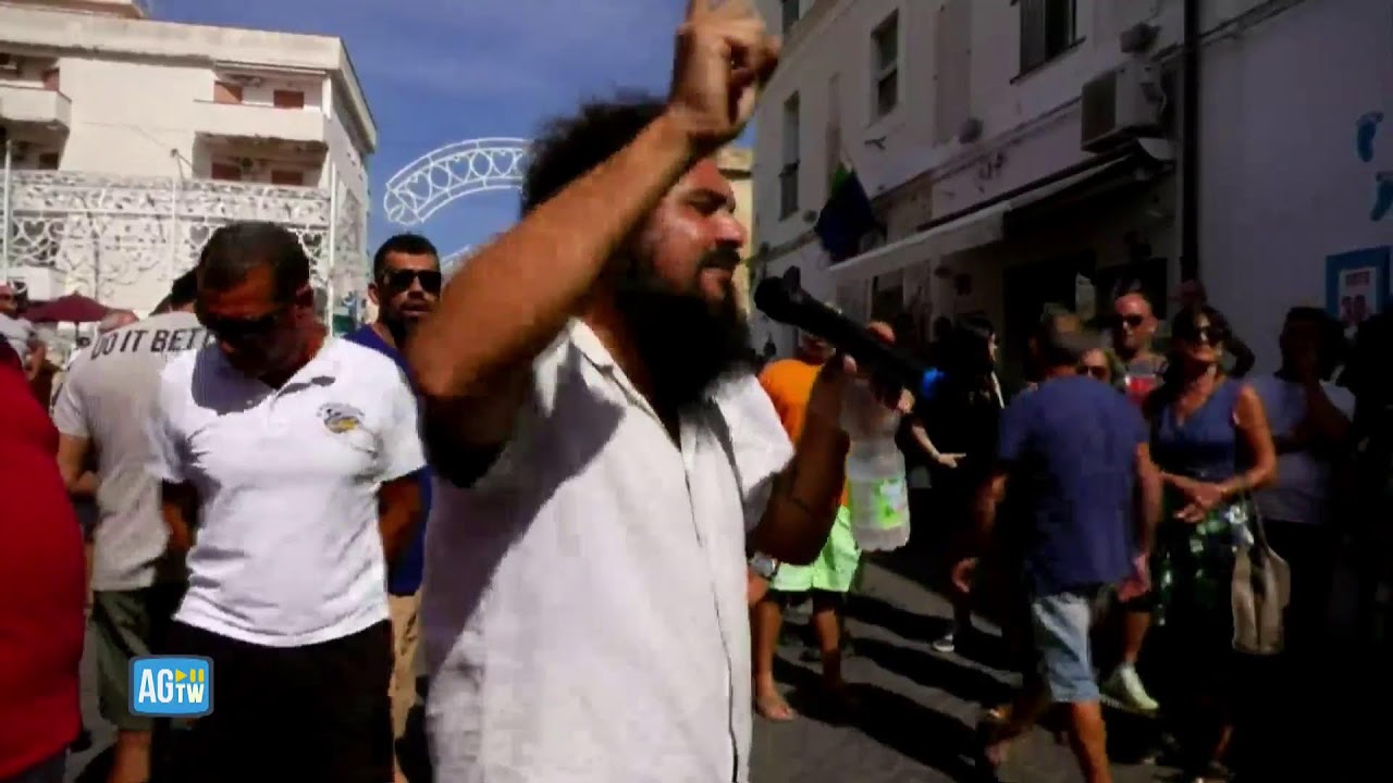 #Lampedusa, protesta sull'isola: i residenti bloccano le strade