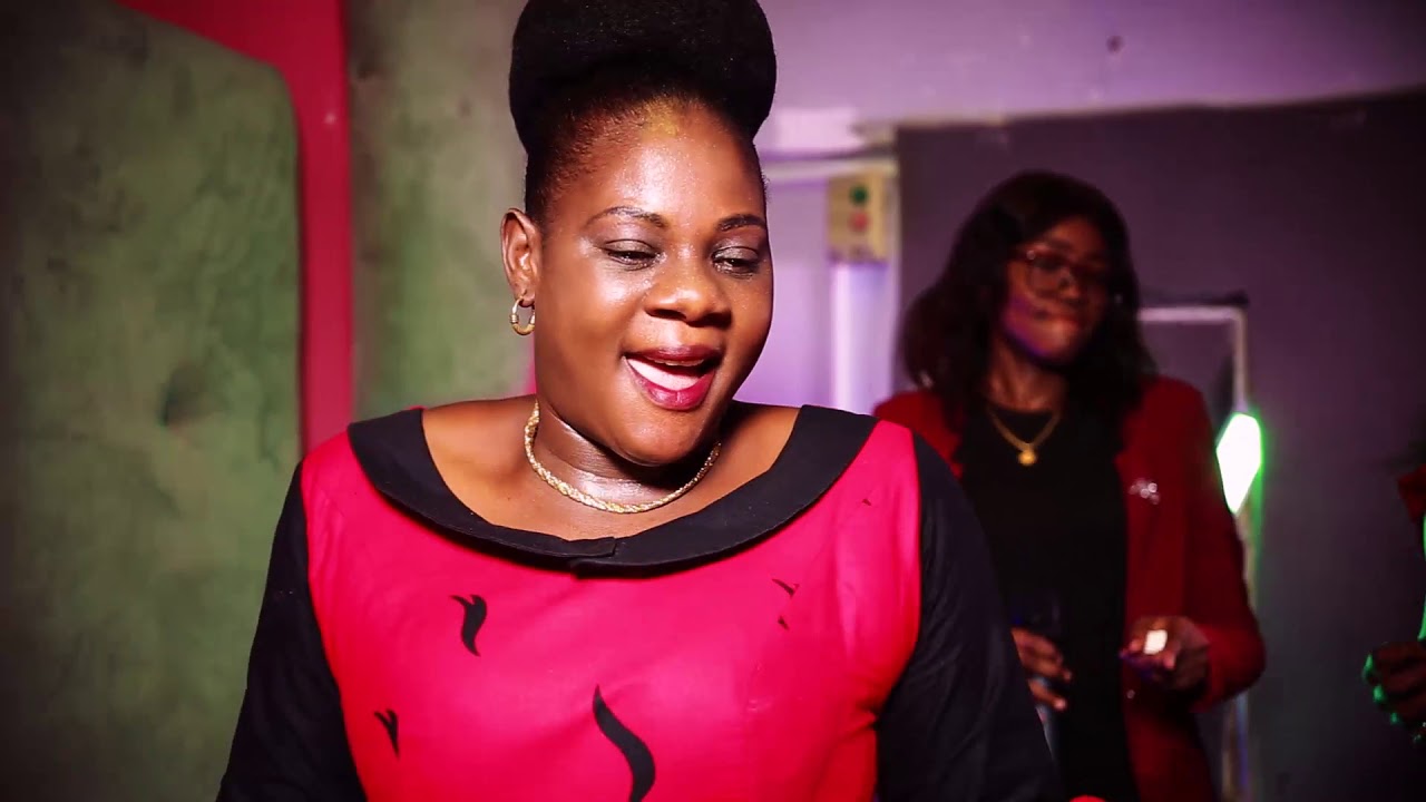 BONNE ANNEE 2021 avec Maman Pala OMEONGA (Nuit de réveillons ) partie 2