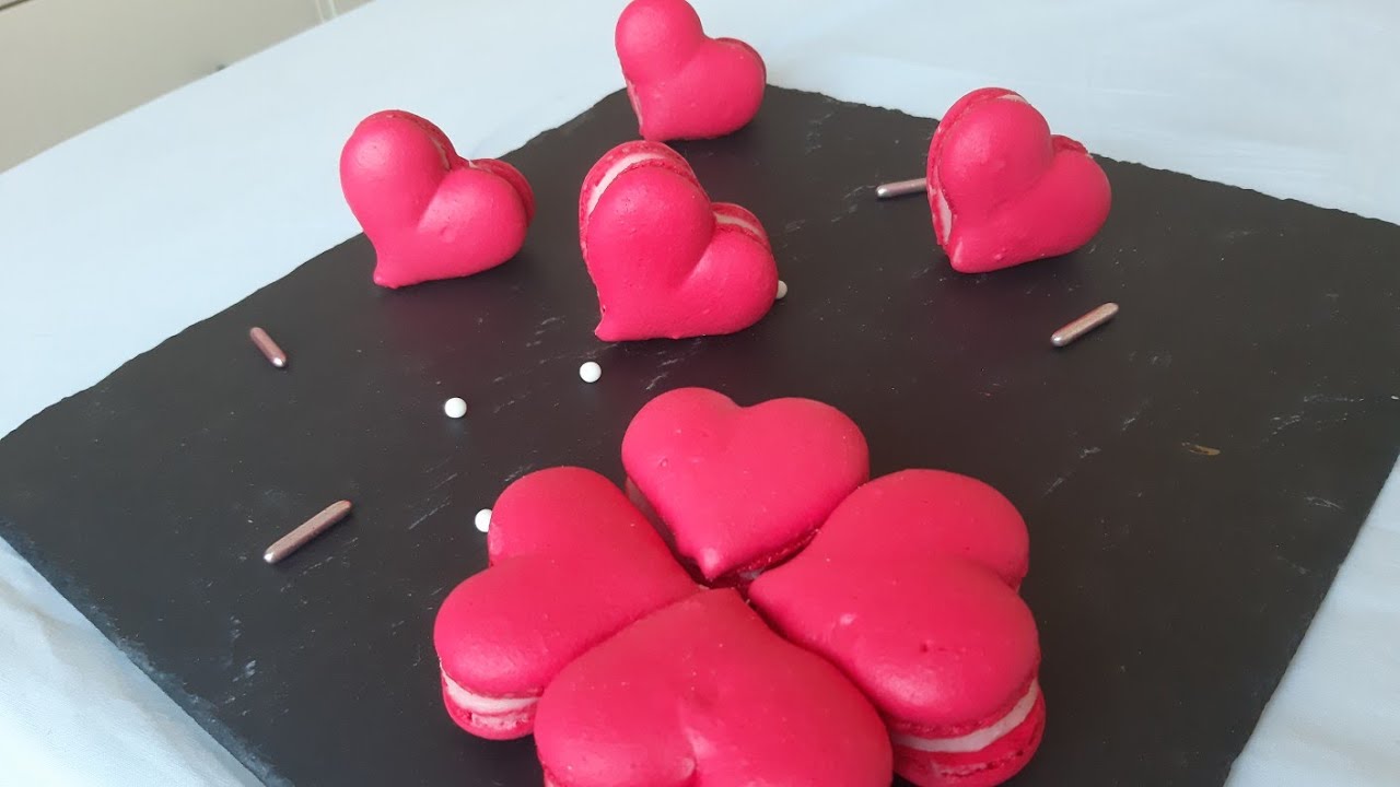 اجي تشوفي شنو درت فعيد الحب❤ماكرون على شكل قلب بدون قالب بطريقة سهلة للمبتدأت