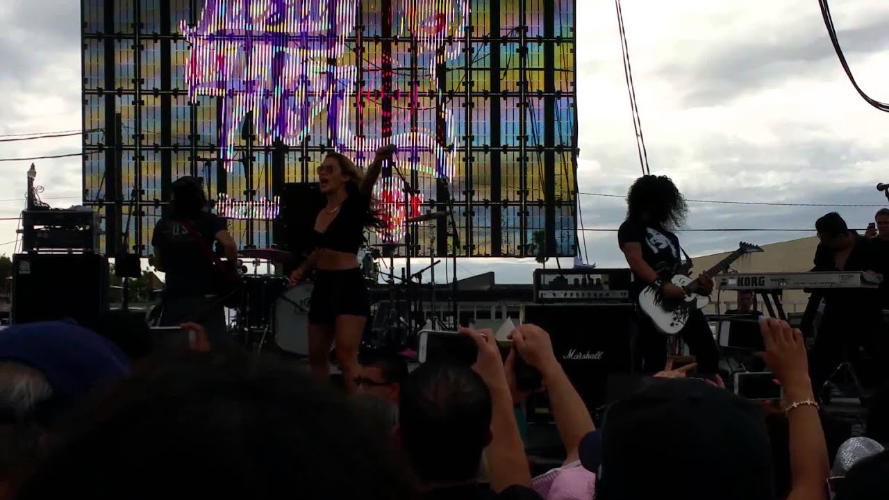 Chris Perez at Fiesta de la Flor- Ya No