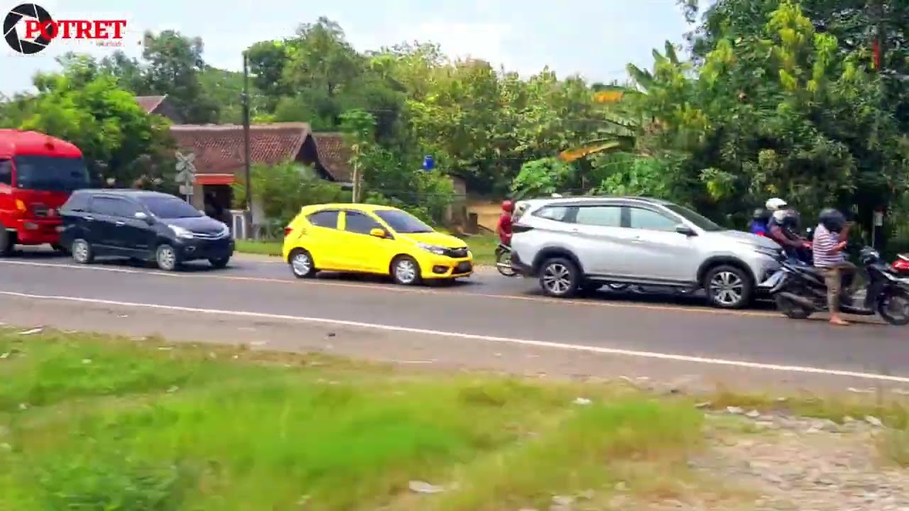 car queue #Potretpinggiran #train #thereallife #carqueue