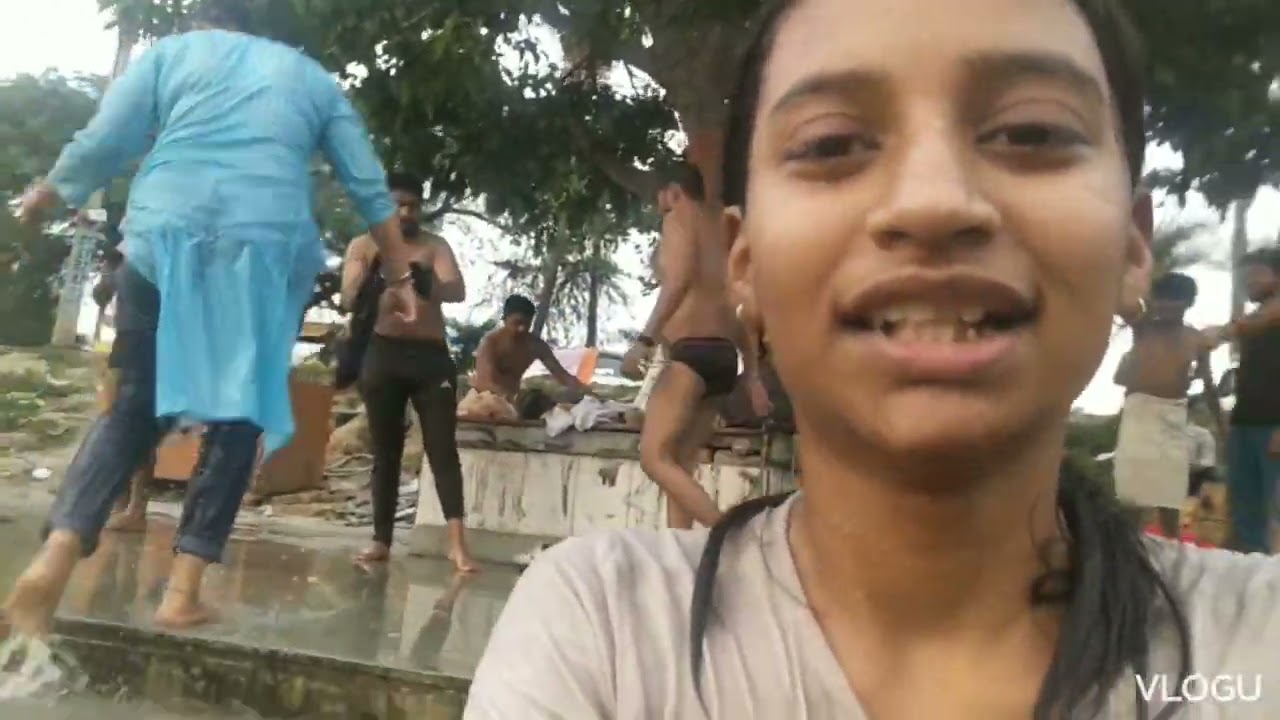 ganga ji mai nahate vaqt hui barish