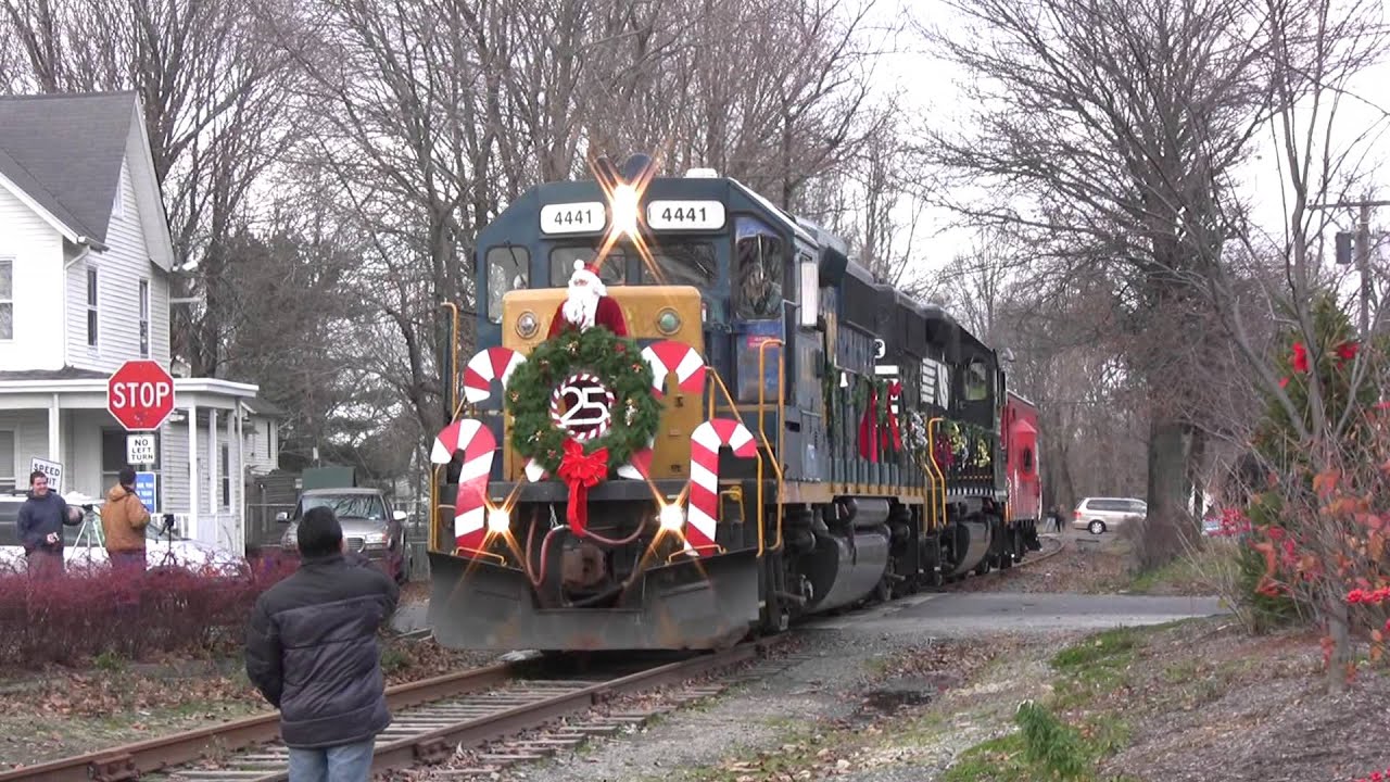HD: Conrail Browns Yard Santa Train - Tons of Leslie RS3L Horn! Red and Green Marker Lights!