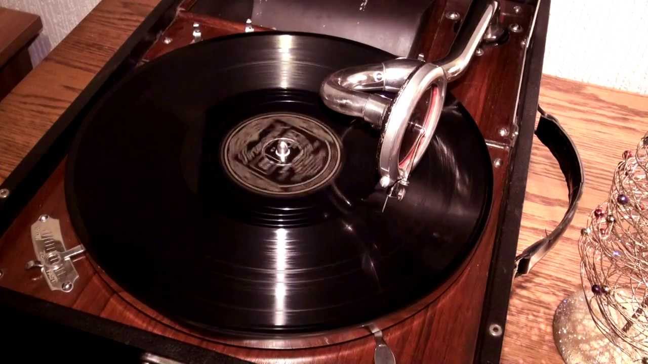 HMV101 Gramophone White Christmas