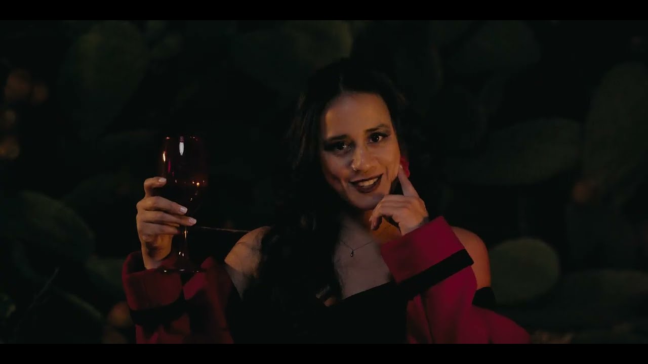 Clau Valentine - TODO LO ROMPO ft. Fran Ri (Video Oficial)