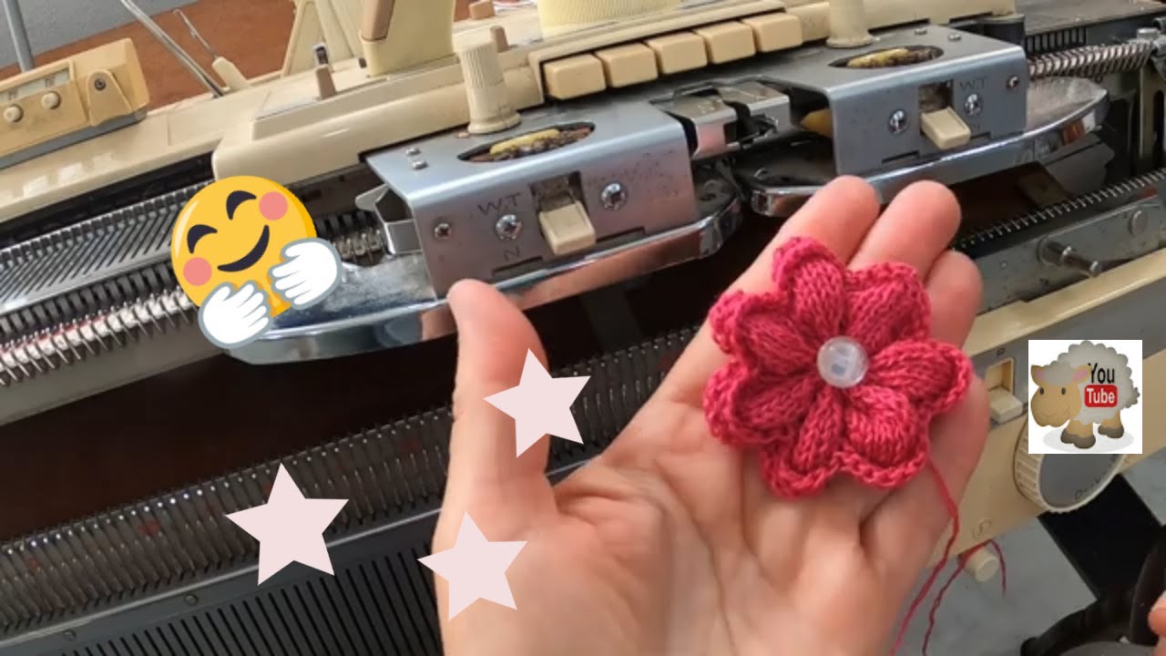 flor com 7 pétalas feita em máquina de tricô