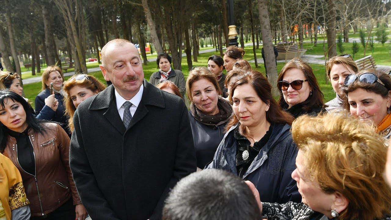 Bakının Qaraçuxur qəsəbəsində yenidən qurulan Neftçilər parkı
