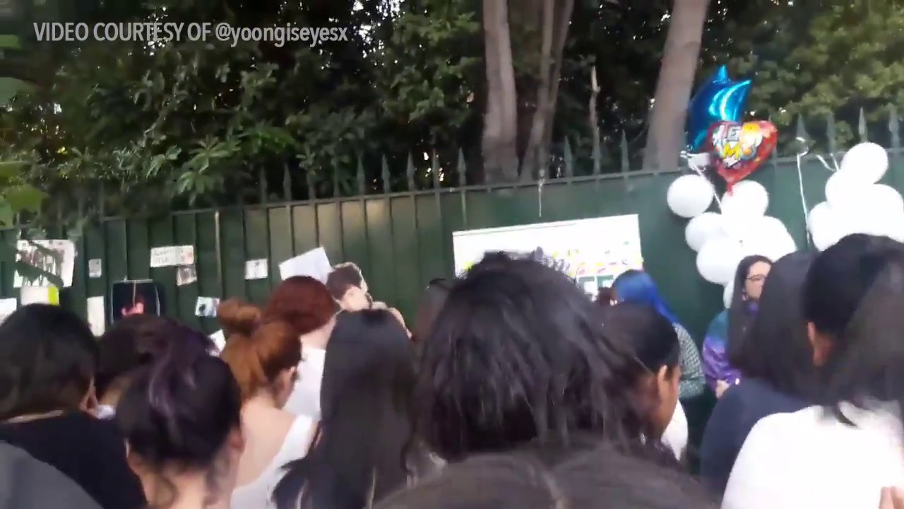 SHINee fans from Chile sing 'Replay' as they mourn loss of Kim Jonghyun