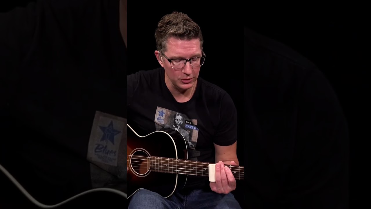 Traveling Riverside Blues (Robert Johnson) performed by Tom