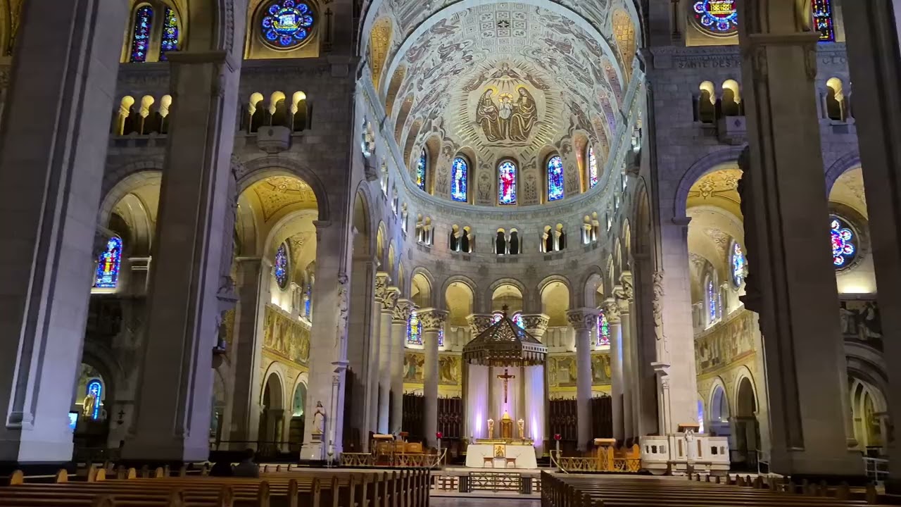 Québec - Sainte-Anne-de-Beaupré - Sainte-Anne-de-Beaupré Sanctuary