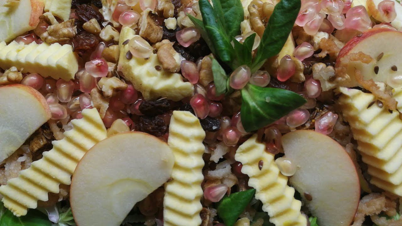 سلطة السفرجل والرمان غنية ومفيدة للجسم insalata di mela cotogna e melograno