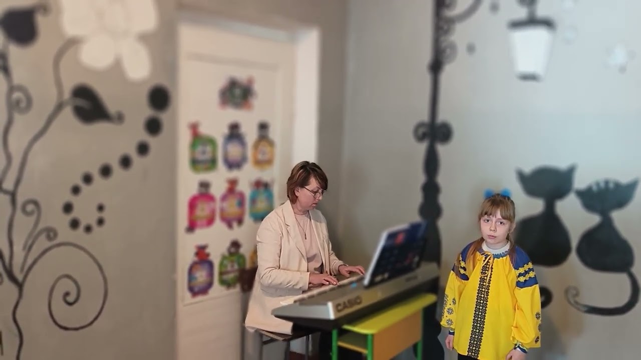 Софія Куц виконує пісню 