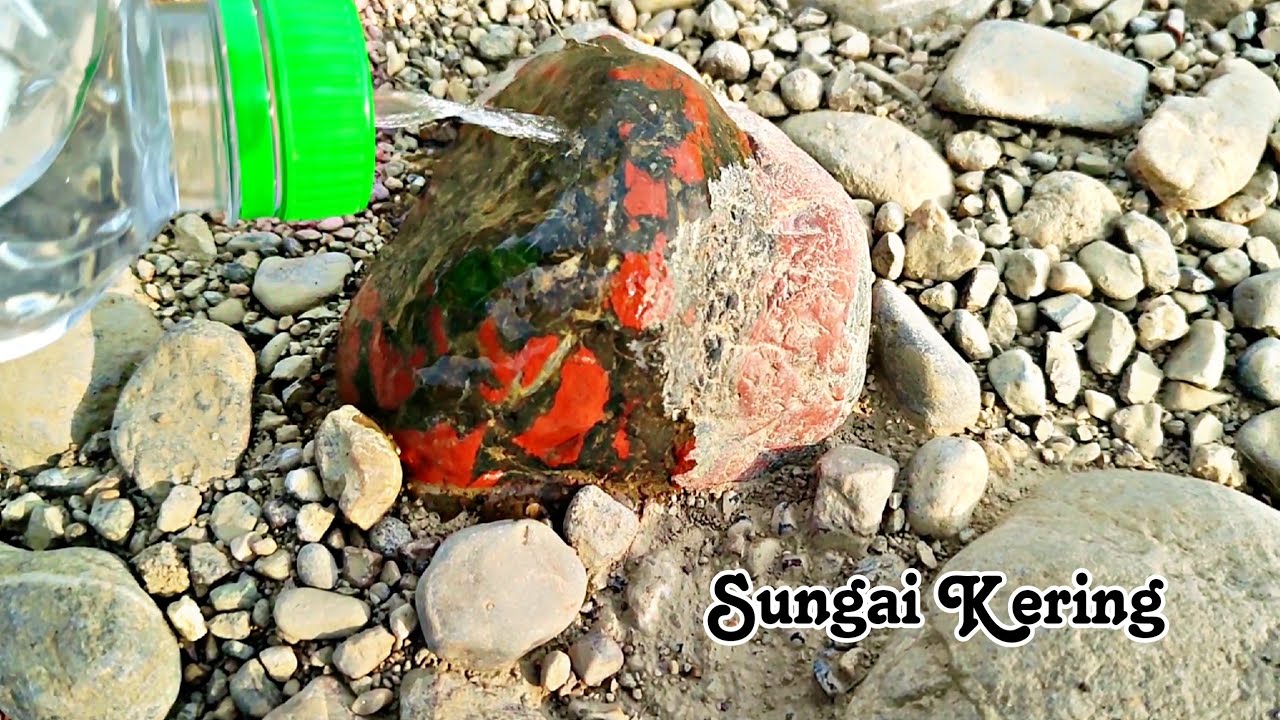 Saat sungai mengering disitu lah penampakan Bebatuan indah yang terkubur muncul 