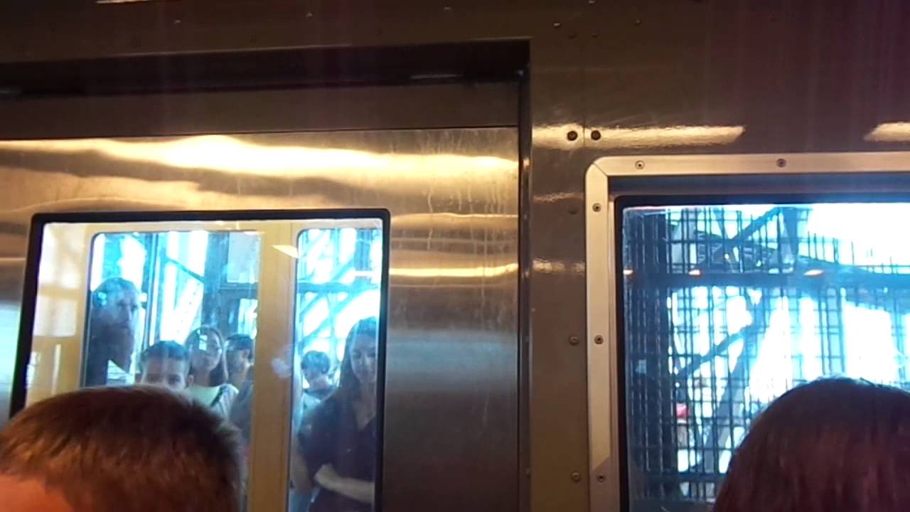 1 Entrando na Torre Eiffel