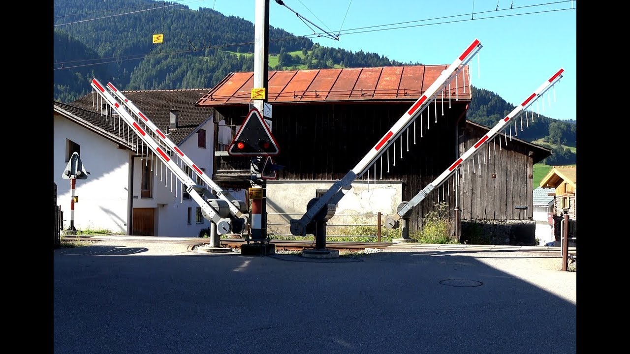 Railroad Crossing -  Grüsch (CH) - Bahnübergang Unterdorf