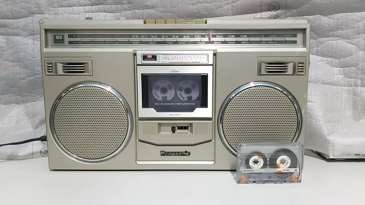 La Noche Quedó Atrás.  Radio Universal  Stereo la estación de los clásicos.