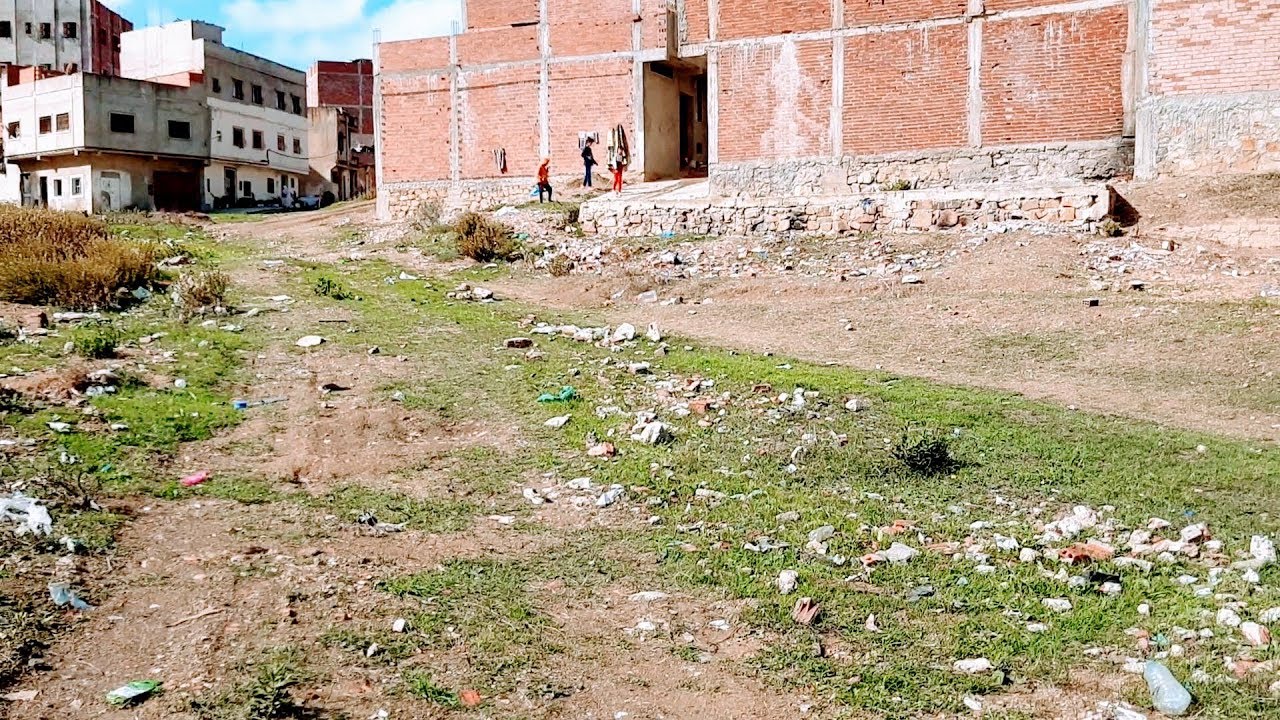 أرض للبيع بطنجة خندق الورد ثمن 3000 درهم للمتر المساحة مختلفة