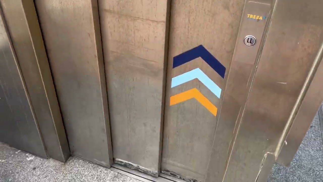 2020 Tresa MRL tracción lift at car park in Gijón