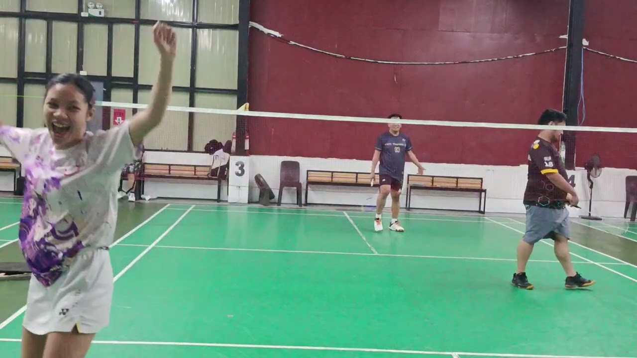 Saturday Fun Night Badminton Doubles Queueing in Sandugo East Side Badminton Court 